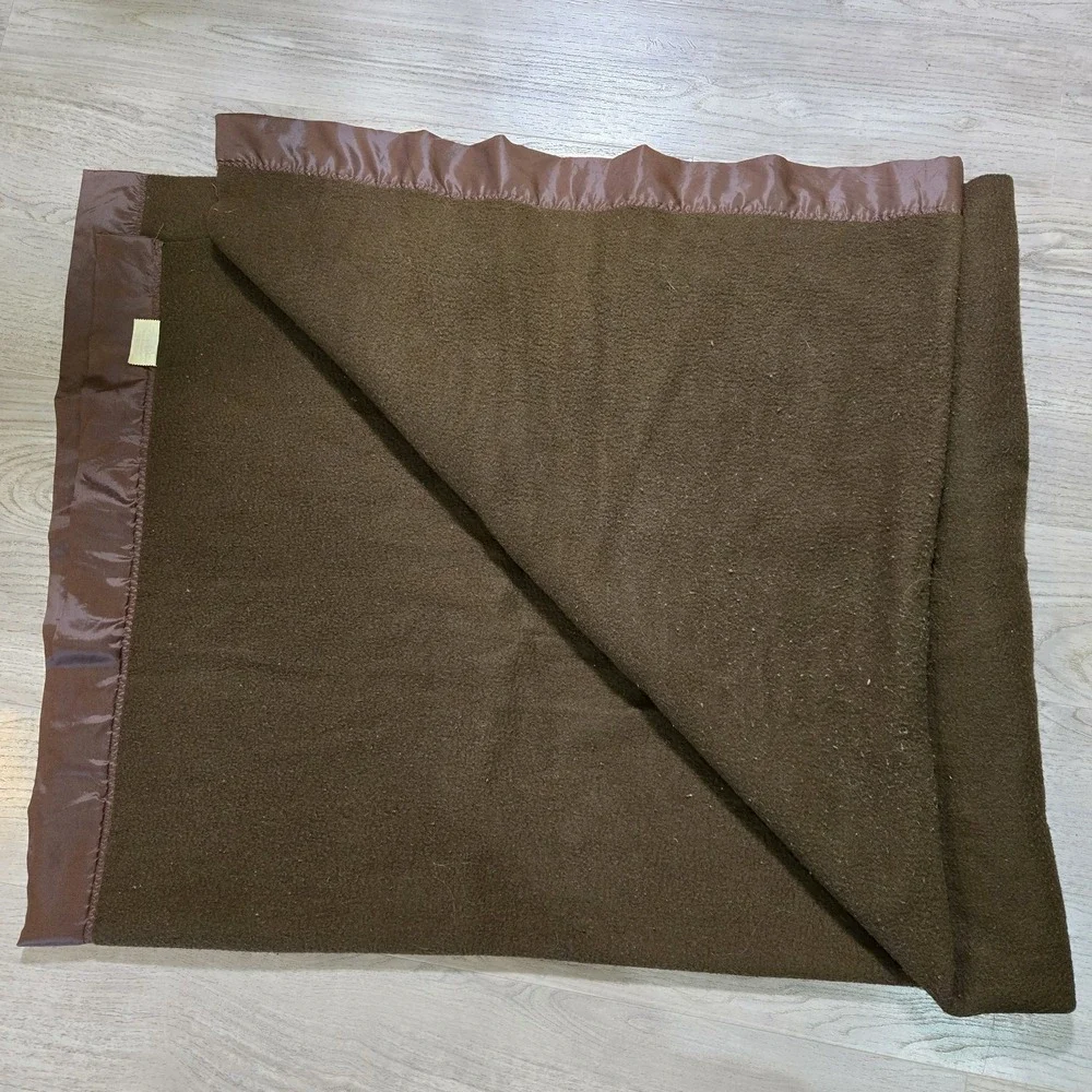 Vtg Stevens Utica Thermal Chocolate Brown Blanket Satin Trim USA‎ Acrylic 64x80